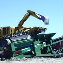 Photo of machinery at work to remediate the contaminated soil at the former Pétromont petrochemical plant